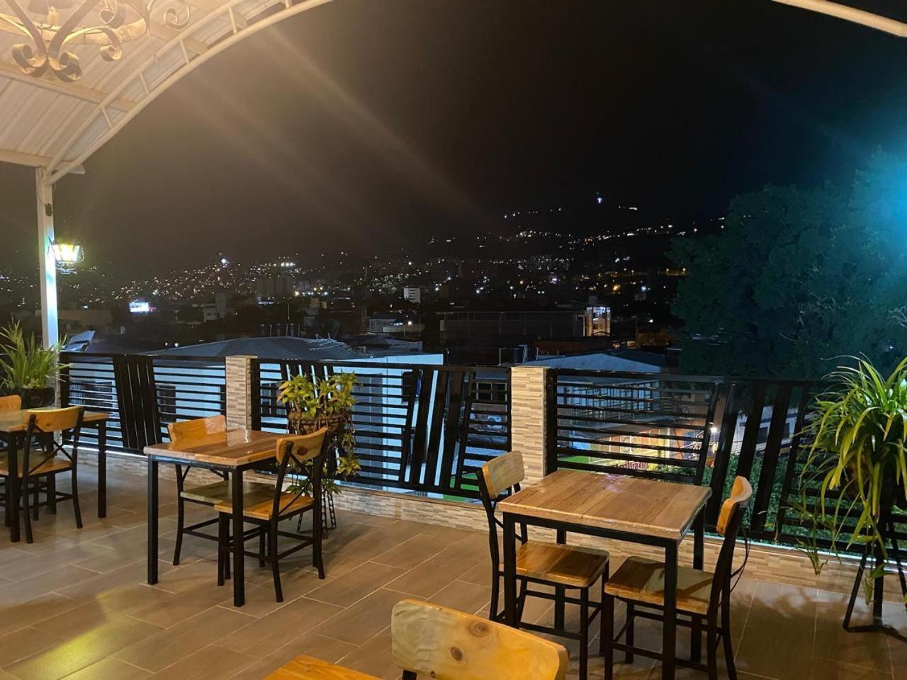 Hotel Alameda Plaza كالي المظهر الخارجي الصورة